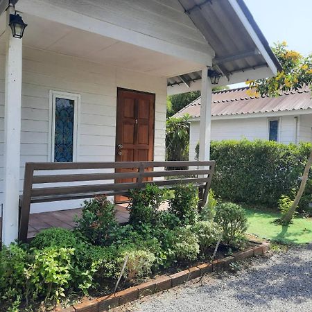 Homlomchomsuan หอมลมชมสวน Apartment Ban Mai  Екстериор снимка