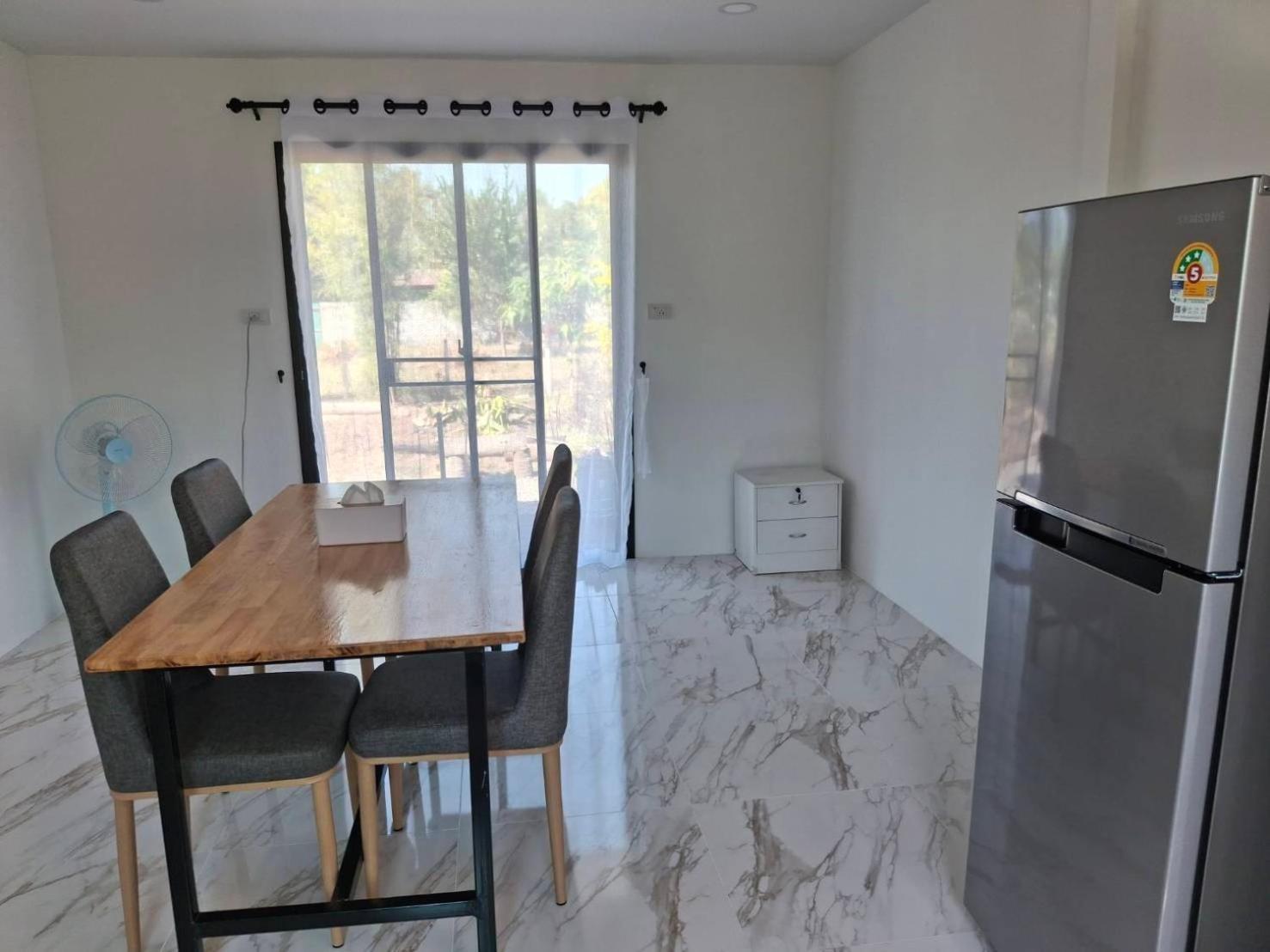 Homlomchomsuan หอมลมชมสวน Apartment Ban Mai  Стая снимка