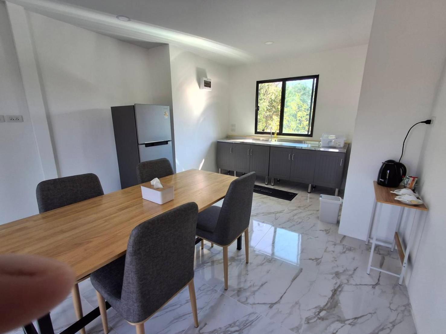 Homlomchomsuan หอมลมชมสวน Apartment Ban Mai  Стая снимка